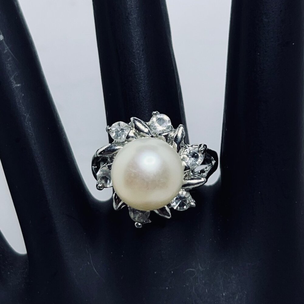 Silver Tone Faux Pearl & Clear Rhinestone Statement Ring Size 6 (R445)